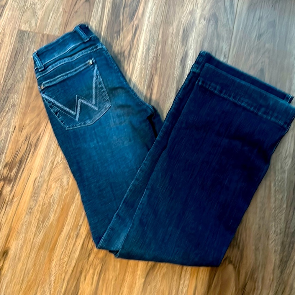 Woman’s wrangler trousers . 5/34